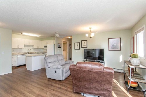 344-56 Carroll Crescent, Red Deer, AB - Indoor Photo Showing Living Room