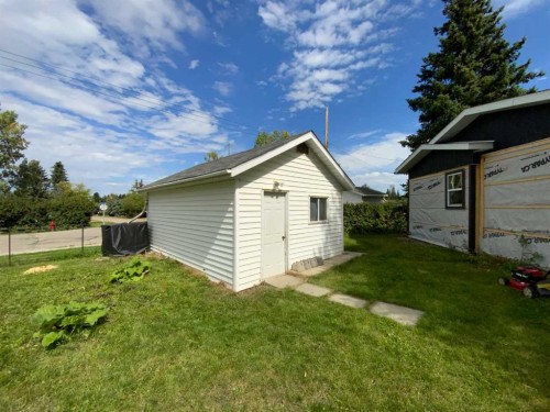 23 Mobile Drive Ne, Three Hills, AB 