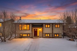 23 Barner Avenue  Red Deer, AB T4R 1K2