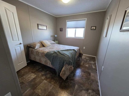 4916 49 Street, Botha, AB - Indoor Photo Showing Bedroom