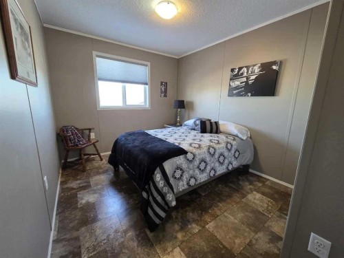 4916 49 Street, Botha, AB - Indoor Photo Showing Bedroom