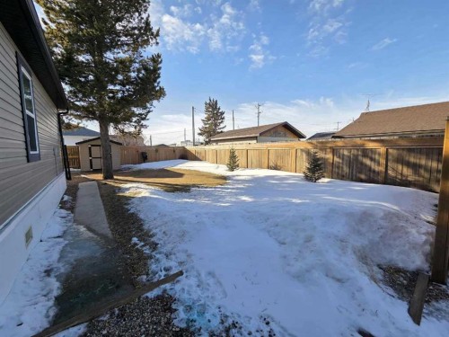 4916 49 Street, Botha, AB - Outdoor