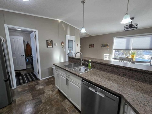 4916 49 Street, Botha, AB - Indoor Photo Showing Kitchen With Double Sink