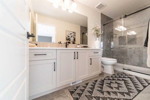 580 Buffaloberry Manor Se, Calgary, AB - Indoor Photo Showing Bathroom
