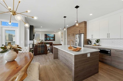 20 Ellington Crescent, Red Deer, AB - Indoor Photo Showing Kitchen With Upgraded Kitchen