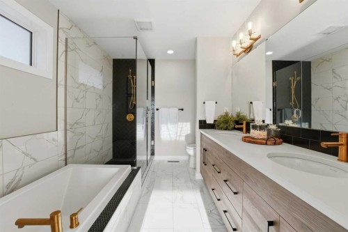 20 Ellington Crescent, Red Deer, AB - Indoor Photo Showing Bathroom