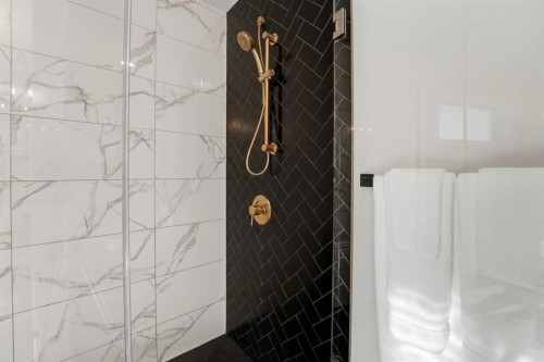 20 Ellington Crescent, Red Deer, AB - Indoor Photo Showing Bathroom