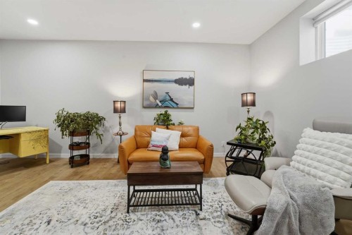 20 Ellington Crescent, Red Deer, AB - Indoor Photo Showing Living Room