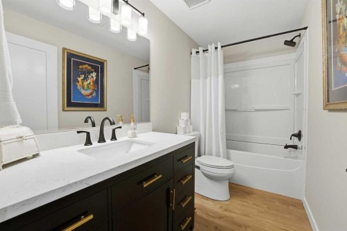 20 Ellington Crescent, Red Deer, AB - Indoor Photo Showing Bathroom