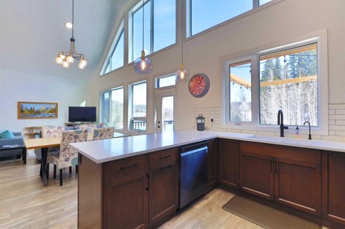 351 Elizabeth Avenue, Nordegg, AB - Indoor Photo Showing Kitchen