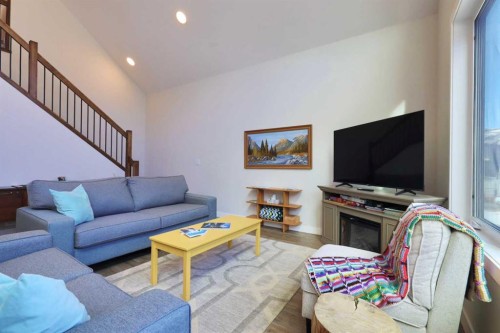 351 Elizabeth Avenue, Nordegg, AB - Indoor Photo Showing Living Room