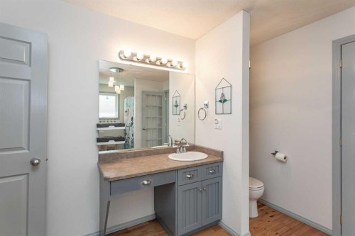 606 Pigeon Close, Pelican Point, AB - Indoor Photo Showing Bathroom