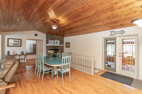 606 Pigeon Close, Pelican Point, AB - Indoor Photo Showing Dining Room