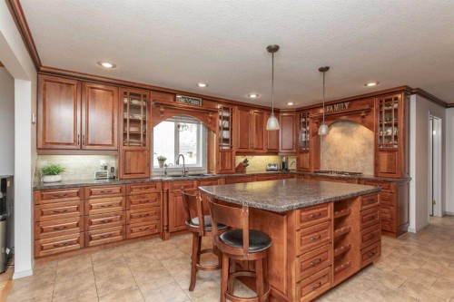 606 Pigeon Close, Pelican Point, AB - Indoor Photo Showing Kitchen