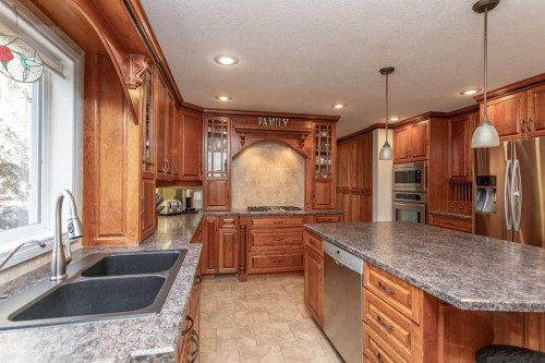 606 Pigeon Close, Pelican Point, AB - Indoor Photo Showing Kitchen With Double Sink With Upgraded Kitchen