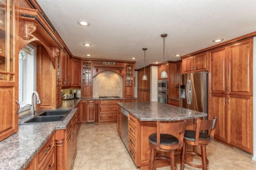 606 Pigeon Close, Pelican Point, AB - Indoor Photo Showing Kitchen With Double Sink With Upgraded Kitchen