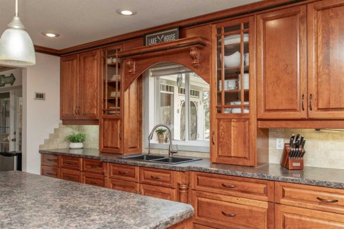 606 Pigeon Close, Pelican Point, AB - Indoor Photo Showing Kitchen With Double Sink