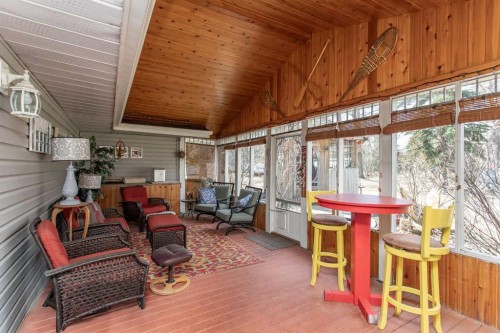 606 Pigeon Close, Pelican Point, AB - Indoor Photo Showing Other Room