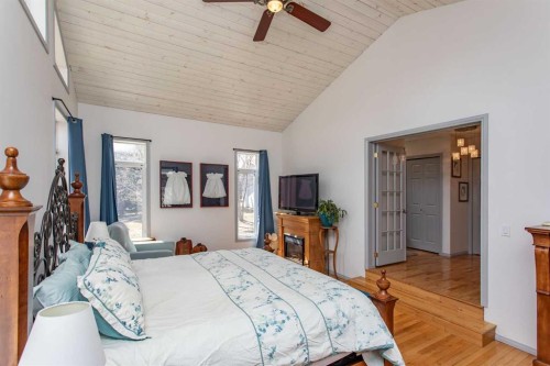 606 Pigeon Close, Pelican Point, AB - Indoor Photo Showing Bedroom
