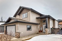 5559 52 Avenue Close  Innisfail, AB T4G 0A1