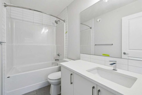 279 Herron Landing Ne, Calgary, AB - Indoor Photo Showing Bathroom