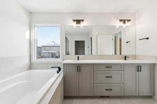 16 Calhoun Rise Ne, Calgary, AB - Indoor Photo Showing Bathroom