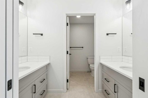 16 Calhoun Rise Ne, Calgary, AB - Indoor Photo Showing Bathroom