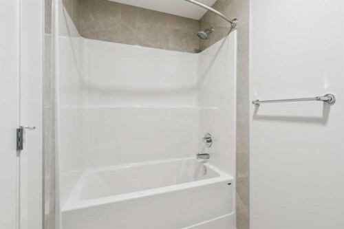28 Calhoun Rise Ne, Calgary, AB - Indoor Photo Showing Bathroom