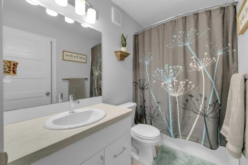204 Augustus Way, Penhold, AB - Indoor Photo Showing Bathroom