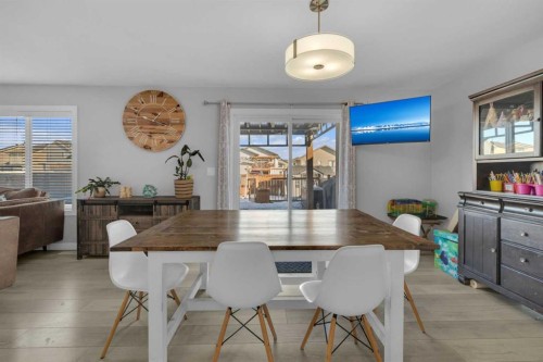 204 Augustus Way, Penhold, AB - Indoor Photo Showing Dining Room
