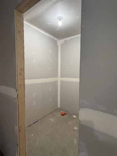 18 Violet Point, Sylvan Lake, AB - Indoor Photo Showing Other Room