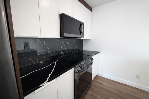 18 Violet Point, Sylvan Lake, AB - Indoor Photo Showing Kitchen