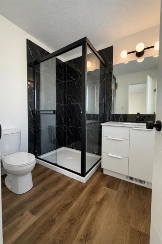 18 Violet Point, Sylvan Lake, AB - Indoor Photo Showing Bathroom