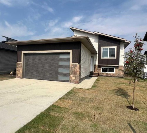 62 Metcalf Way  Lacombe, AB T4L 0J9