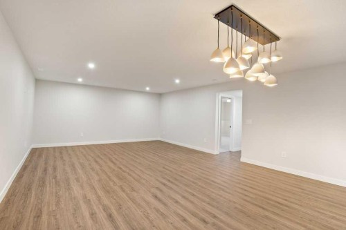 10 Twin Rose Court, Jarvis Bay, AB - Indoor Photo Showing Other Room