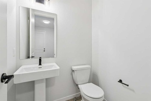 572 Belmont Heath Sw, Calgary, AB - Indoor Photo Showing Bathroom