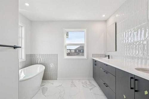 572 Belmont Heath Sw, Calgary, AB - Indoor Photo Showing Bathroom