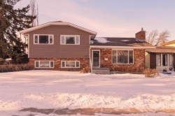 3411 51A Avenue  Innisfail, AB T4G 1H4