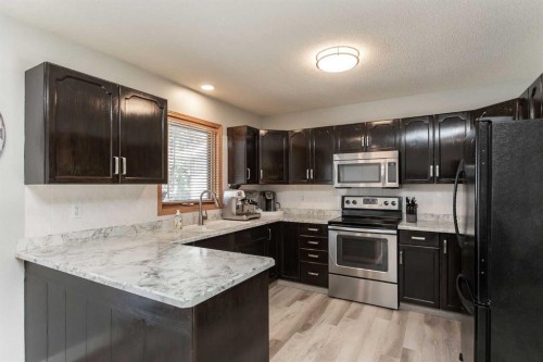 34 Bruns Bay, Lacombe, AB 