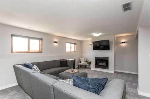 34 Bruns Bay, Lacombe, AB 