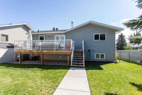 34 Bruns Bay, Lacombe, AB 