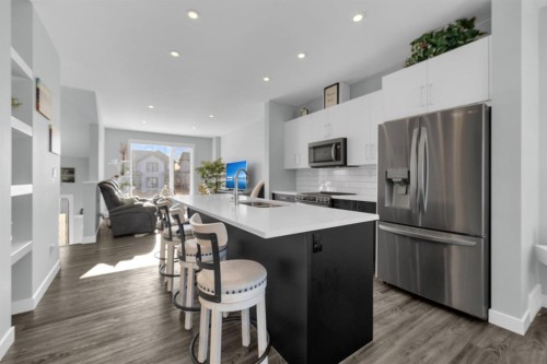 40 Evergreen Way, Red Deer, AB - Indoor Photo Showing Kitchen With Stainless Steel Kitchen With Upgraded Kitchen