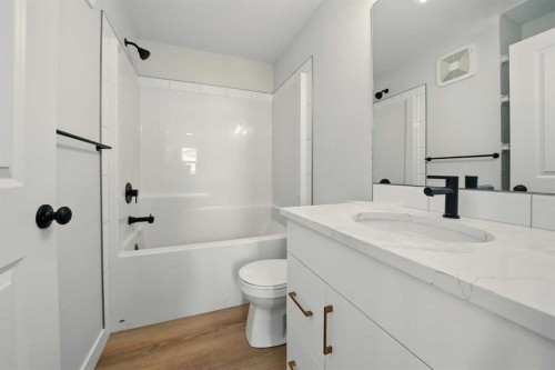57 Pinnacle Close, Blackfalds, AB - Indoor Photo Showing Bathroom