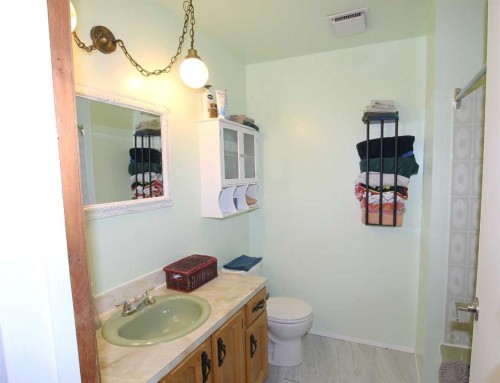 97 Cunningham Crescent, Red Deer, AB - Indoor Photo Showing Bathroom