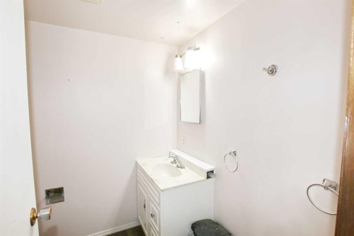 97 Cunningham Crescent, Red Deer, AB - Indoor Photo Showing Bathroom