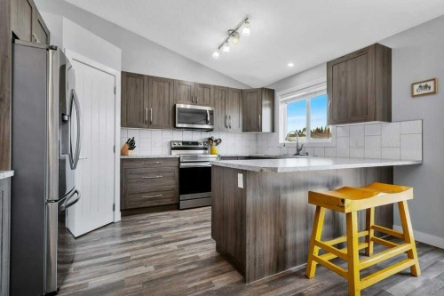 12 Rutherford Drive, Red Deer, AB - Indoor Photo Showing Kitchen With Upgraded Kitchen