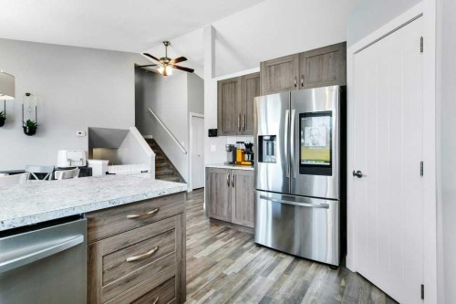 12 Rutherford Drive, Red Deer, AB - Indoor Photo Showing Kitchen