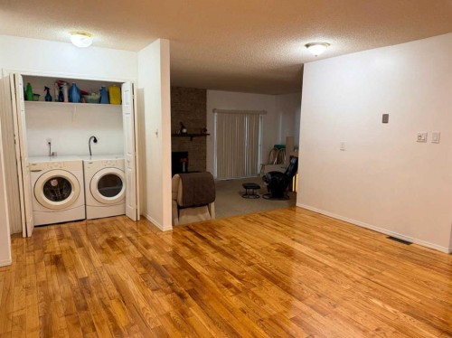 150 Piper Drive, Red Deer, AB - Indoor Photo Showing Laundry Room