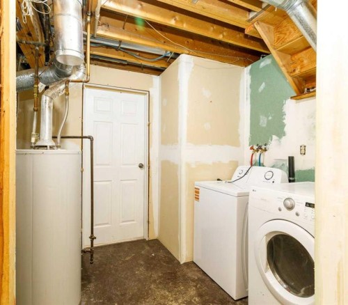 2203 25 Avenue, Delburne, AB - Indoor Photo Showing Laundry Room