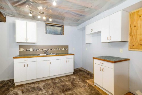 2203 25 Avenue, Delburne, AB - Indoor Photo Showing Kitchen With Double Sink
